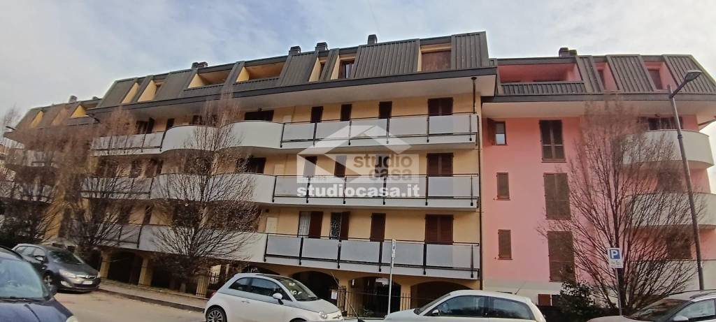 appartamento in vendita a Seveso in zona Baruccana