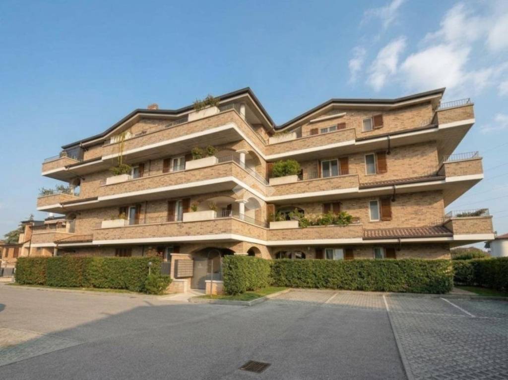 appartamento in vendita a Seveso in zona Baruccana