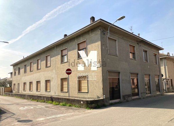 esavano in vendita a Sovico