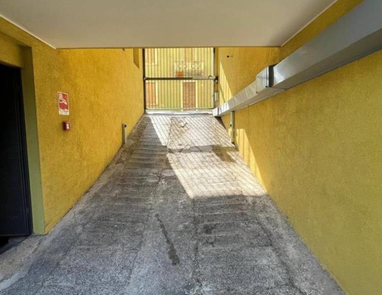 locale commerciale in vendita a Sovico