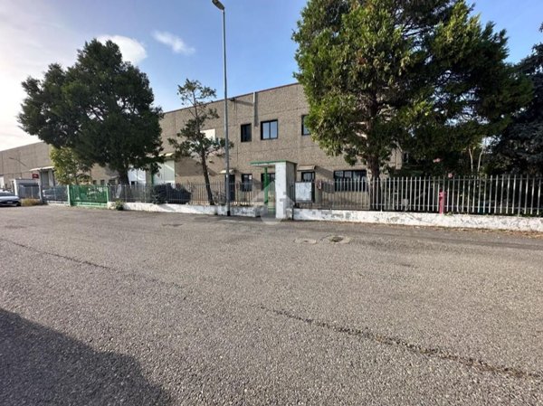 capannone in vendita a Sovico
