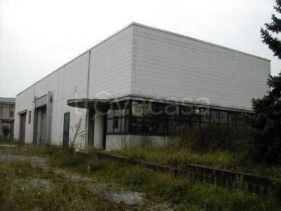 locale commerciale in vendita a Sovico