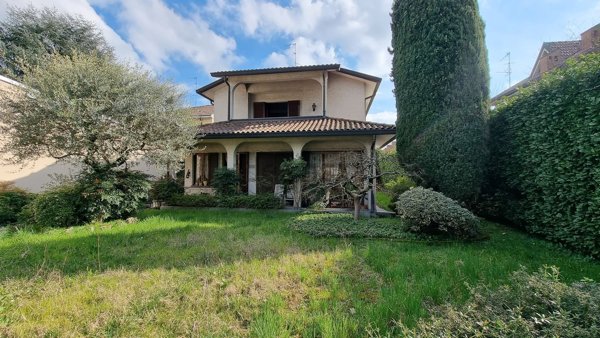 casa indipendente in vendita a Sovico