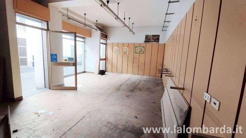 negozio in vendita a Sovico