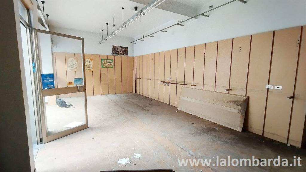 negozio in vendita a Sovico