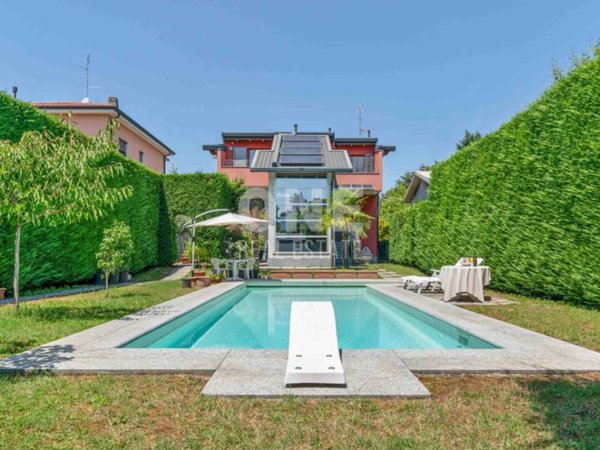 casa indipendente in vendita a Sovico