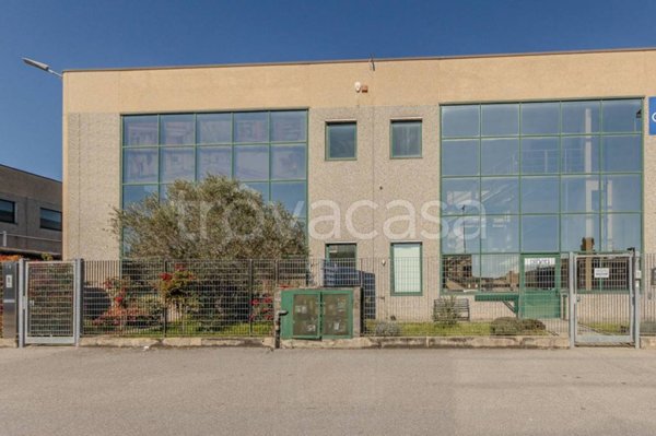 locale commerciale in vendita a Sovico