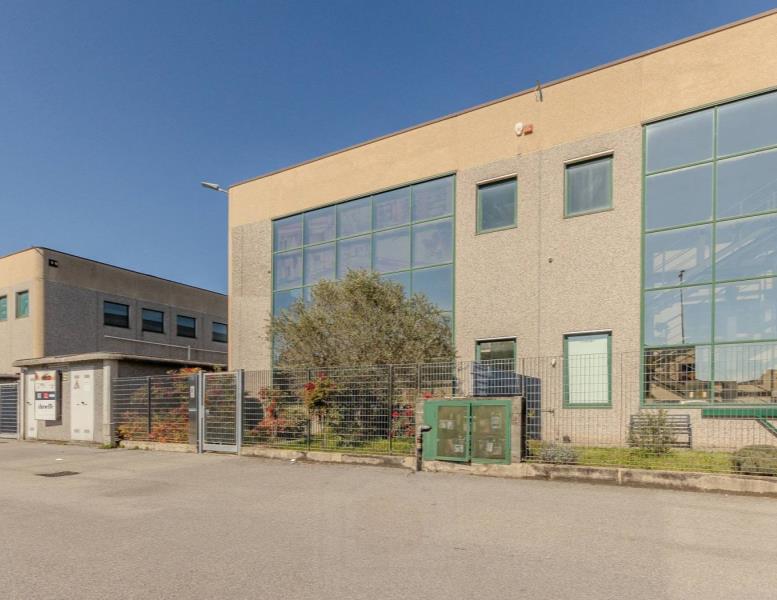 locale commerciale in vendita a Sovico