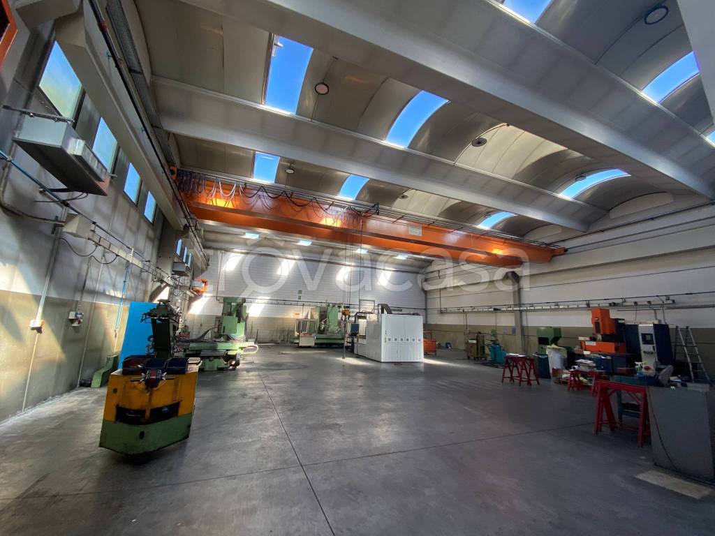 locale commerciale in vendita a Sovico