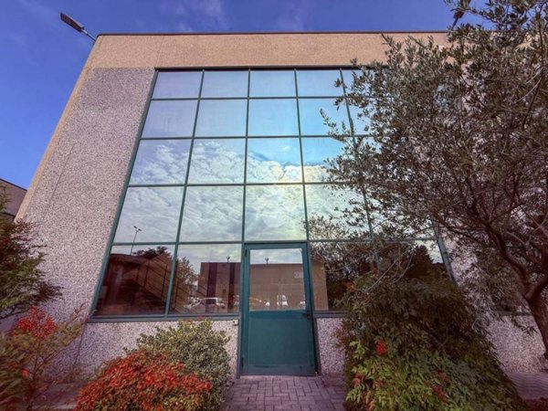 locale commerciale in vendita a Sovico