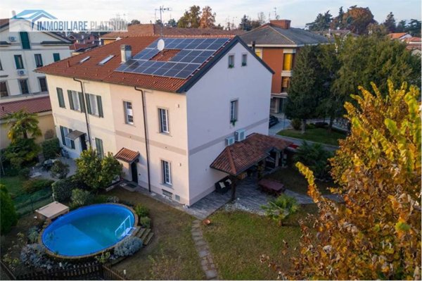 casa indipendente in vendita a Sovico