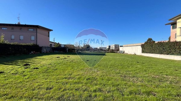 terreno edificabile in vendita a Sovico