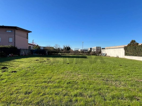 terreno edificabile in vendita a Sovico