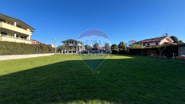 terreno edificabile in vendita a Sovico