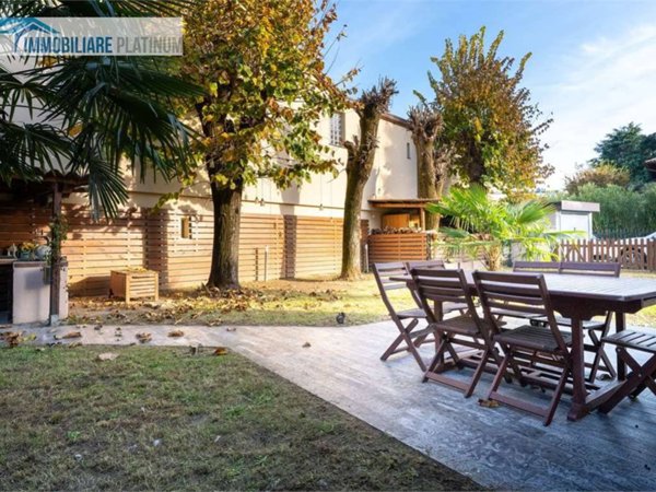 casa indipendente in vendita a Sovico