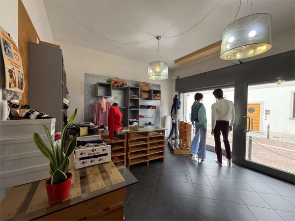 negozio in vendita a Sovico