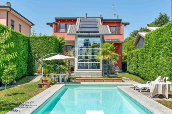 casa indipendente in vendita a Sovico