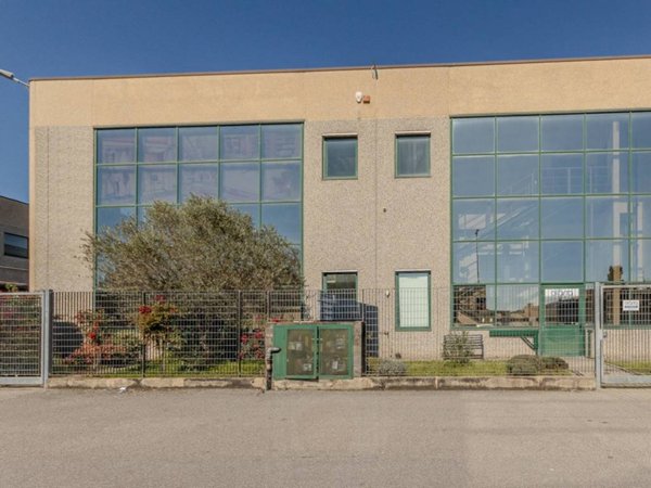 locale commerciale in vendita a Sovico