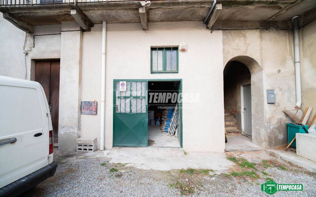locale di sgombero in vendita a Sovico