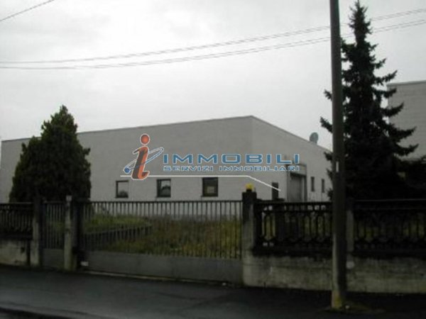locale di sgombero in vendita a Sovico