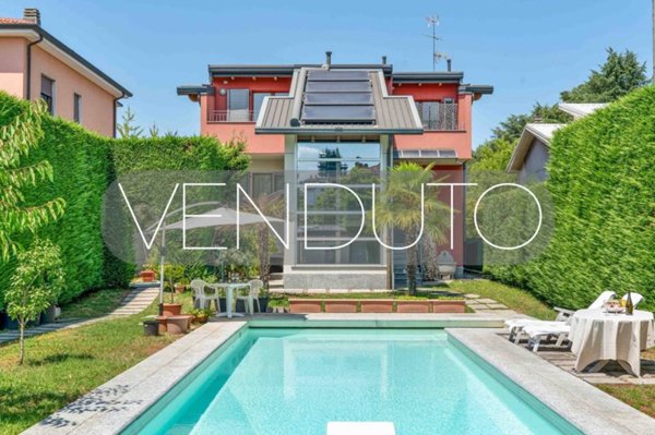 casa indipendente in vendita a Sovico