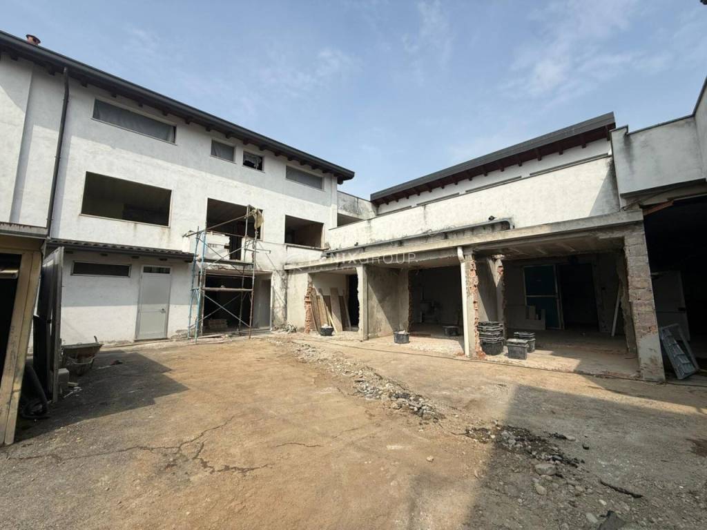 intera palazzina in vendita a Sovico