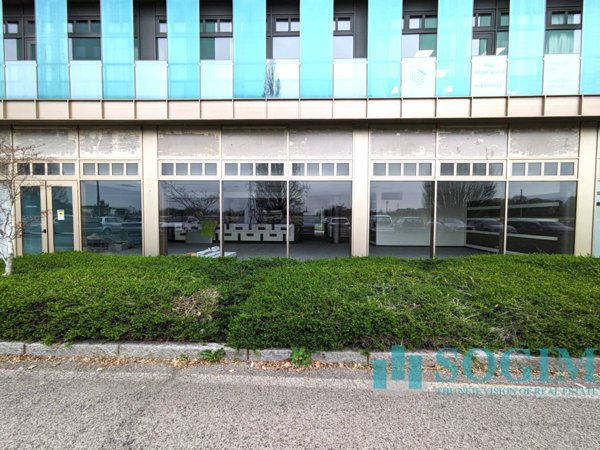 locale commerciale in vendita a Sulbiate
