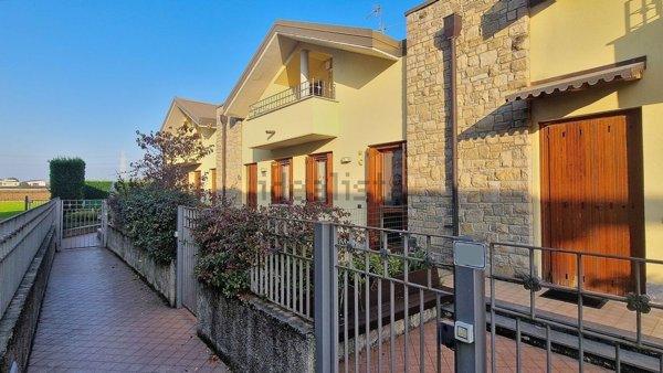 casa indipendente in vendita a Sulbiate