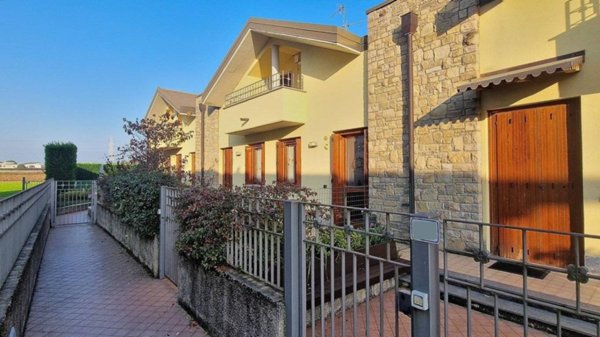 casa indipendente in vendita a Sulbiate