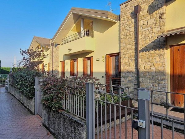 casa indipendente in vendita a Sulbiate