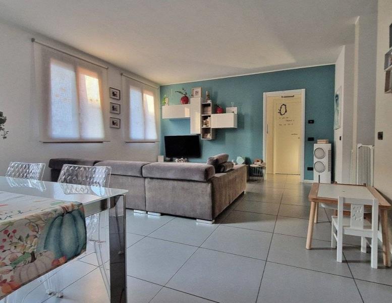 casa indipendente in vendita a Sulbiate in zona Sulbiate Superiore