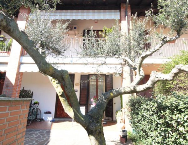casa indipendente in vendita a Sulbiate in zona Sulbiate Superiore