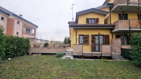 casa indipendente in vendita a Sulbiate in zona Brentana