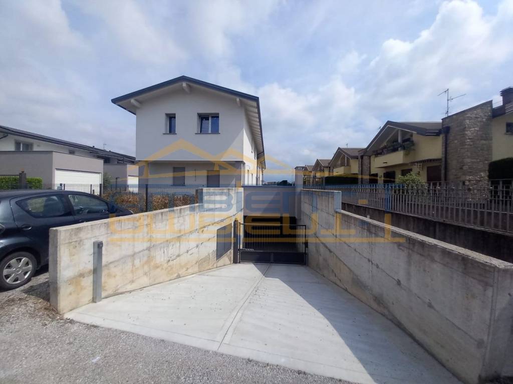 appartamento in vendita a Sulbiate