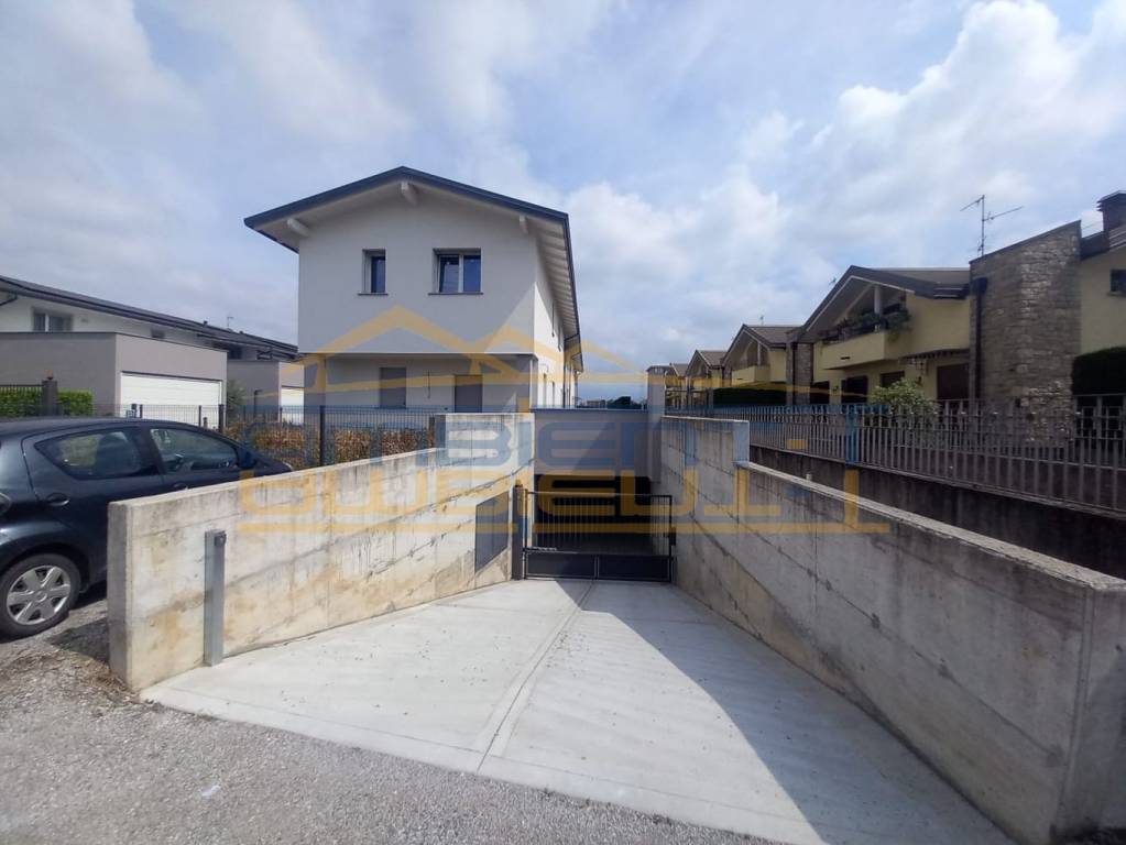 appartamento in vendita a Sulbiate