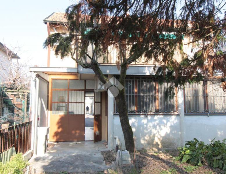casa indipendente in vendita a Sulbiate in zona Sulbiate Superiore