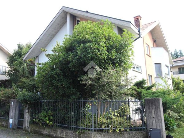casa indipendente in vendita a Sulbiate