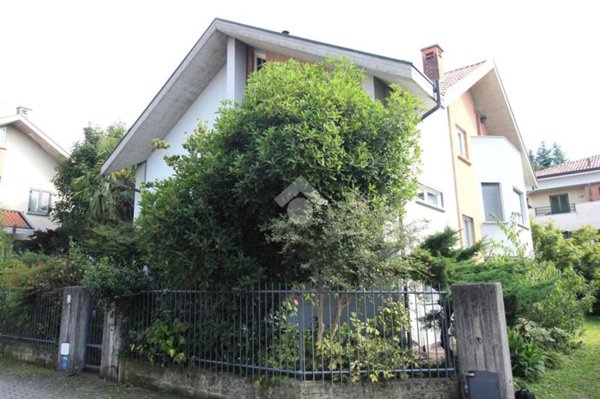 casa indipendente in vendita a Sulbiate