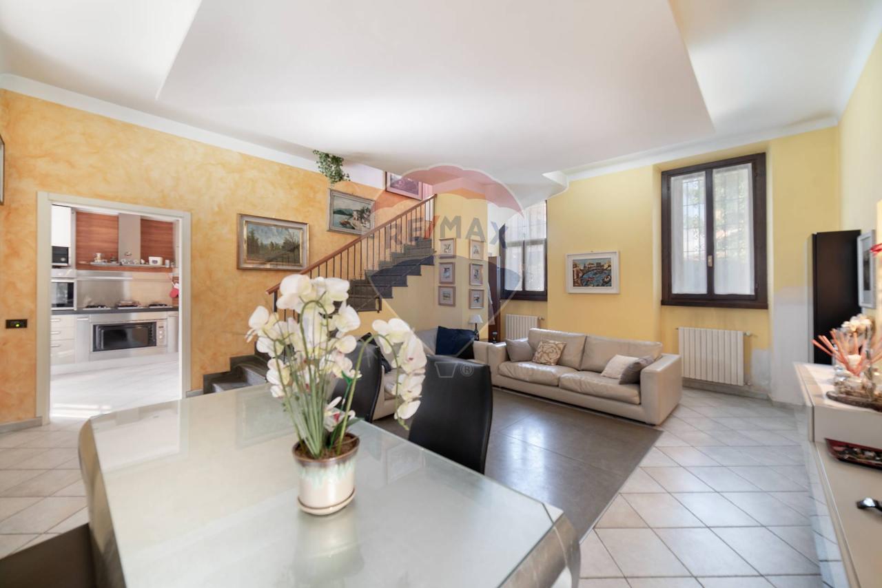 casa indipendente in vendita a Sulbiate