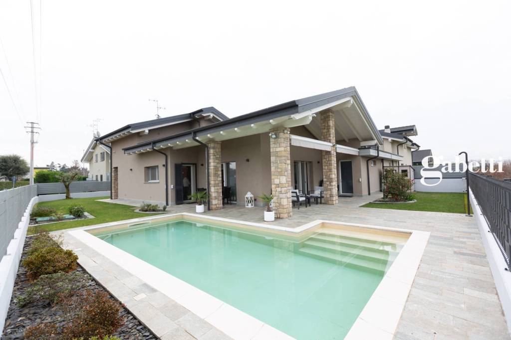 casa indipendente in vendita a Sulbiate