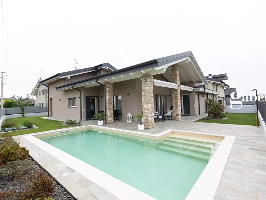 casa indipendente in vendita a Sulbiate