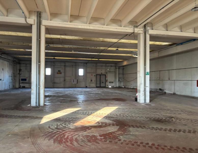 locale commerciale in vendita a Sulbiate