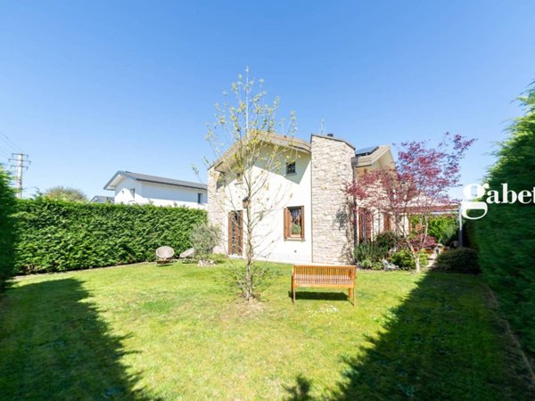 casa indipendente in vendita a Sulbiate