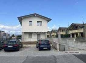 appartamento in vendita a Sulbiate