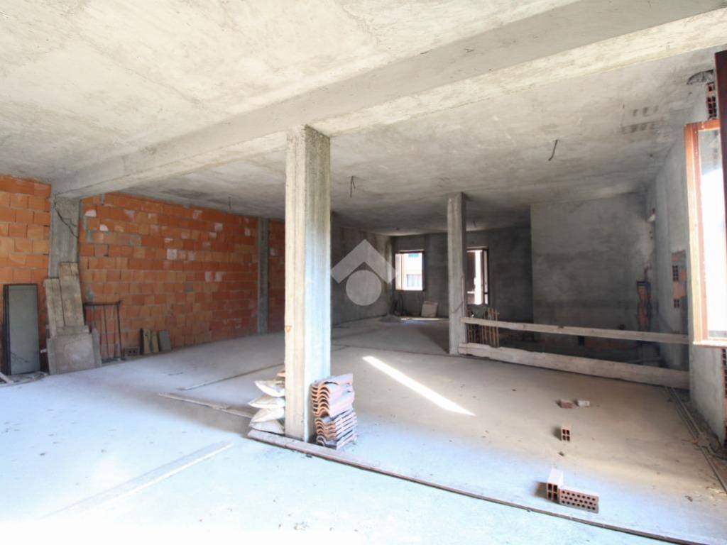 negozio in vendita a Sulbiate in zona Sulbiate Inferiore