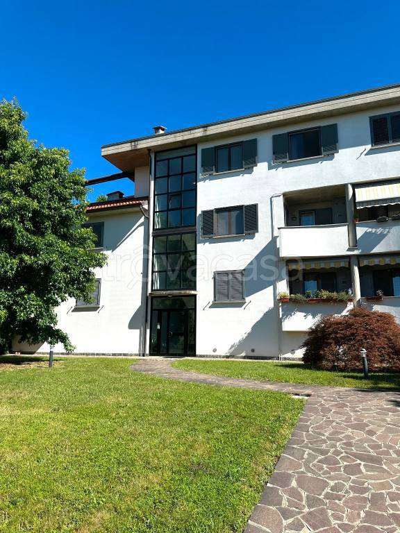 appartamento in vendita a Sulbiate in zona Sulbiate Superiore