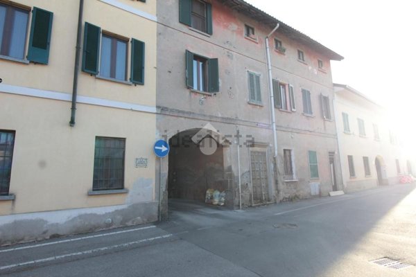 appartamento in vendita a Sulbiate in zona Sulbiate Superiore