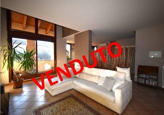 appartamento in vendita a Sulbiate in zona Sulbiate Inferiore