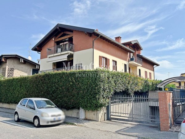 appartamento in vendita a Sulbiate in zona Sulbiate Superiore
