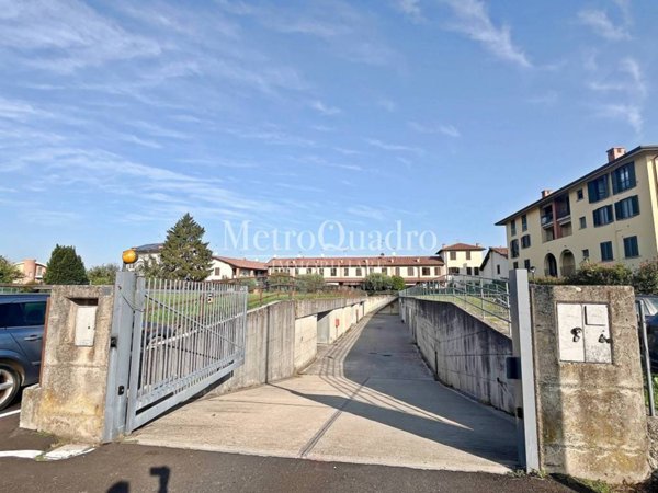 villa in vendita a Sulbiate in zona Sulbiate Inferiore